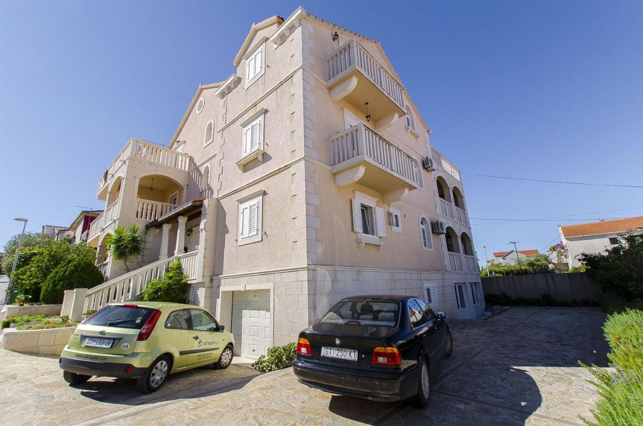 Apartments Mara Supetar Exterior photo